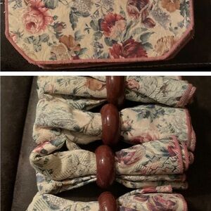 ‼️PRICE DROP‼️ 12 Piece Place Set. 4 placemats, 4 napkin rings and 4 napkins❤️